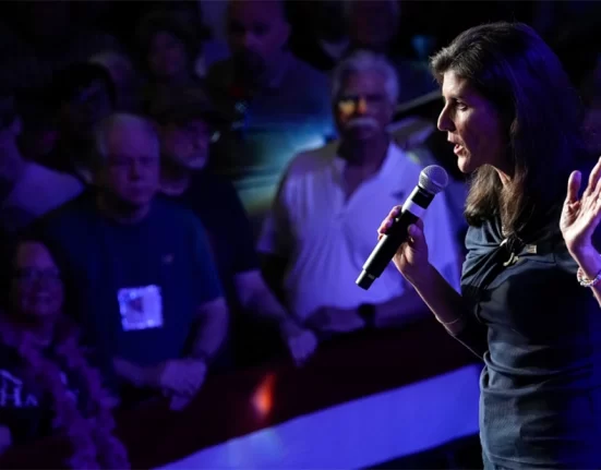 U.S. Republican presidential candidate Nikki Haley makes comments at a campaign event in Forth Worth, Texas, Monday, March 4, 2024. (AP Photo/Tony Gutierrez) شکست نیکی هیلی در رقابت های مقدماتی حزب جمهوری خواهان